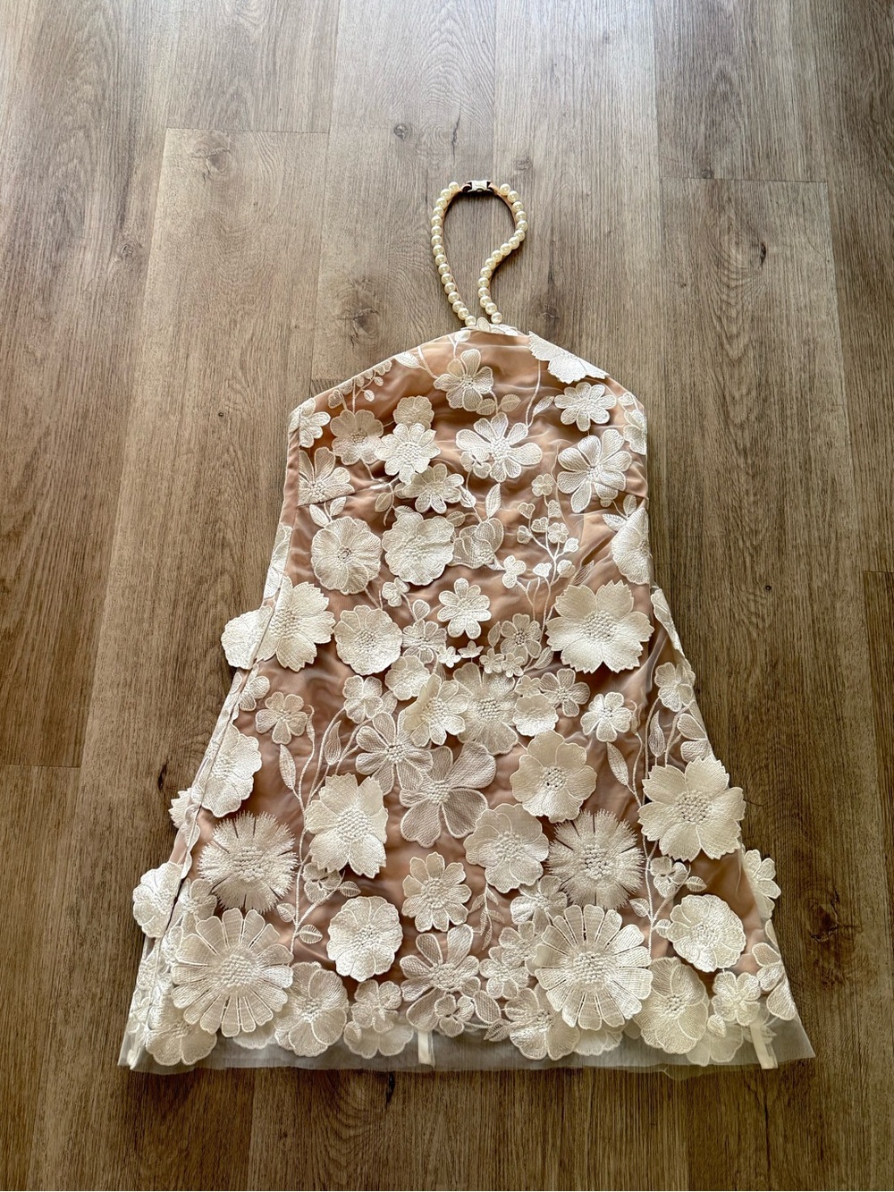 elliatt callista white 3d floral applique pearl halter neck mini bridal dress XS